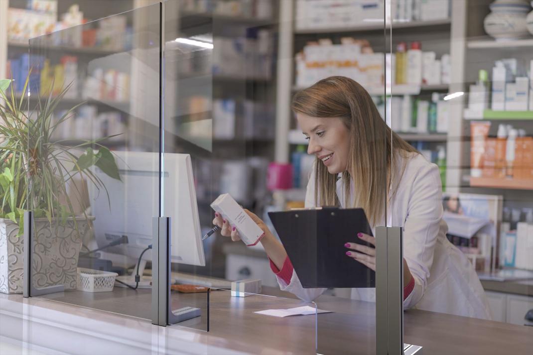 ESG 8 mm mit Winkeln als Schutzwand PS Hygieneschutz - Winkel