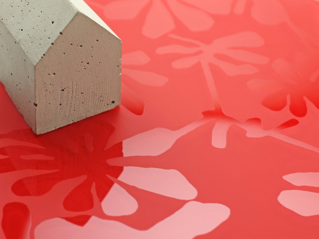 M_Farbiges Glas floral seidenmatt rot