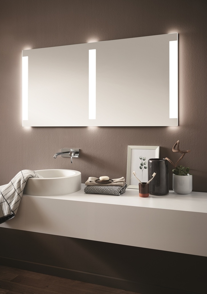 Tiga-Line mit 3 LED-Streifen 700mm hoch